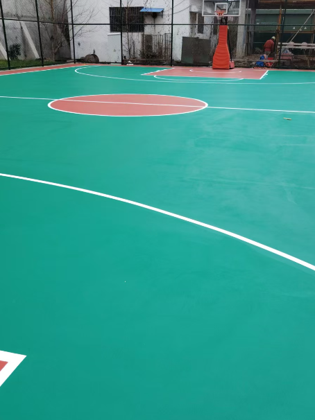 东明 球场长期使用易出现地面开裂